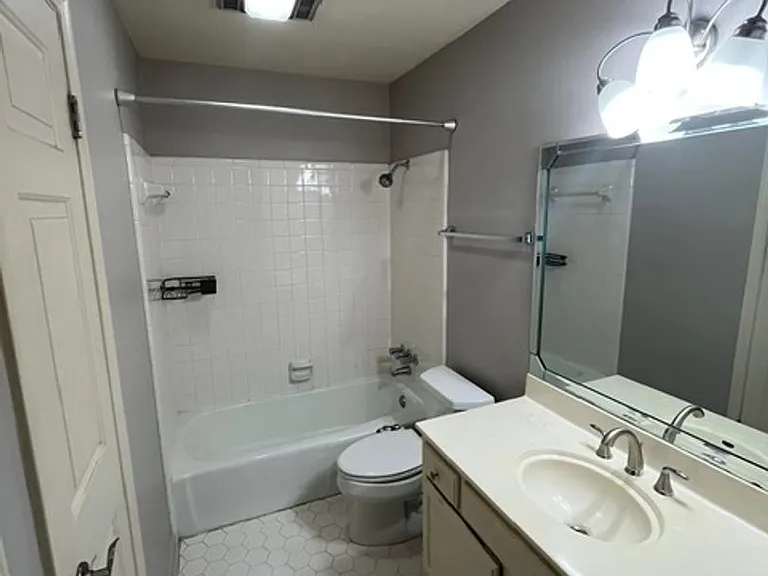 2805 Foxcroft Rd #704 — Photo 36