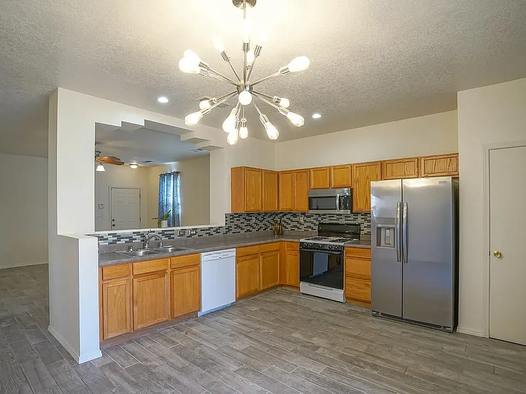 723 Seaborn Dr SW — Photo 1