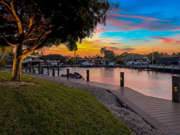 366 Grapewood Ct, Marco Island, FL 34145