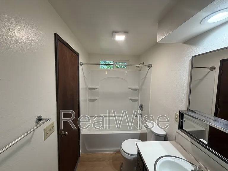 1223 NW Highland Ave #B — Photo 20