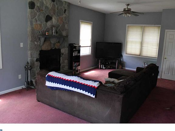 4th image of 10 School House Ln