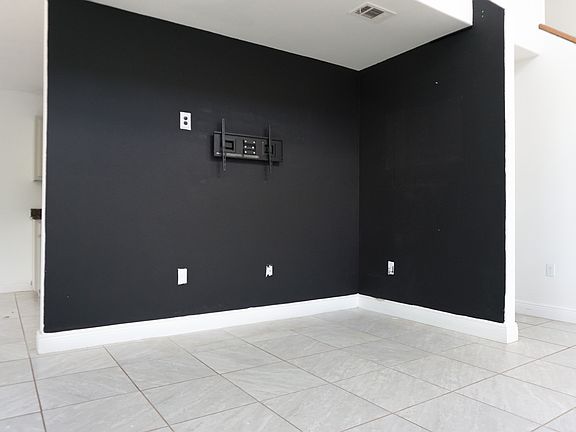 4th image of 127 Bronze Cir