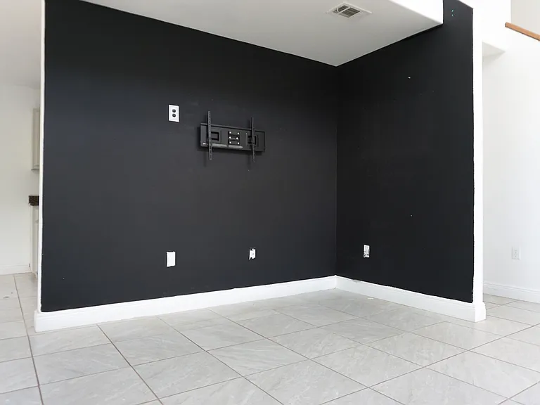 127 Bronze Cir — Photo 4