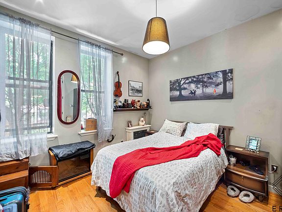 2nd image of 1050 Putnam Ave APT 1L
