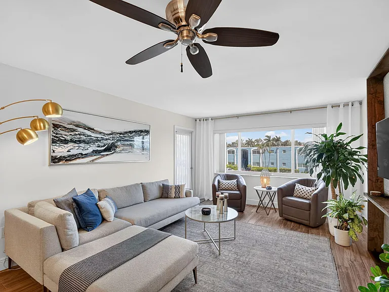 1502 S Lakeside Dr #214 — Photo 9