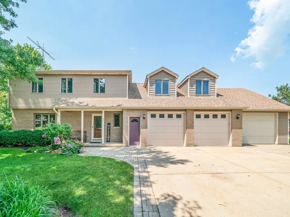 757 Carriage Hill Ln, Sugar Grove, IL 60554