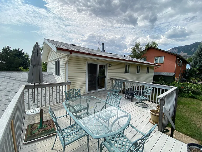 675 Ithaca Dr — Photo 2