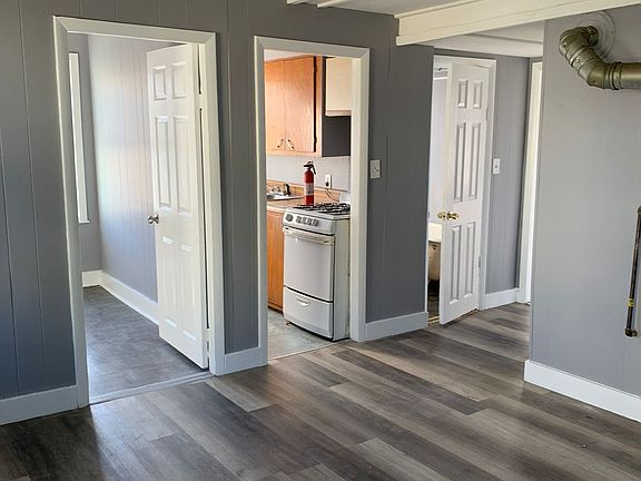 3rd image of 122 Lincoln Ave APT 2R