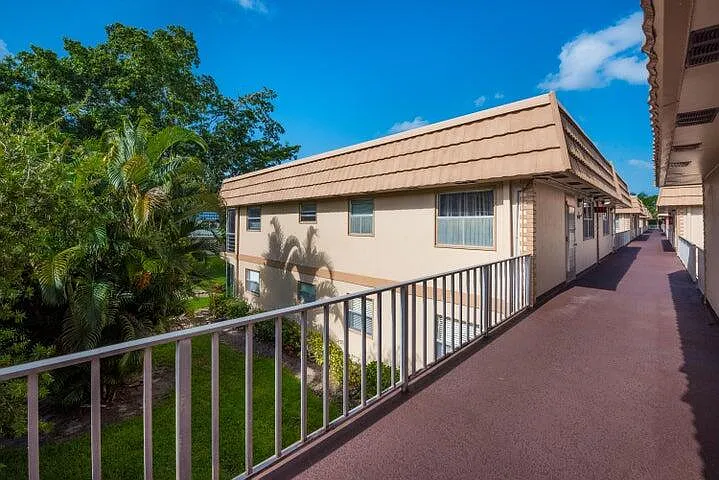 2 bed, 2.0 bath, 988 sqft, $1,600 — Photo 3
