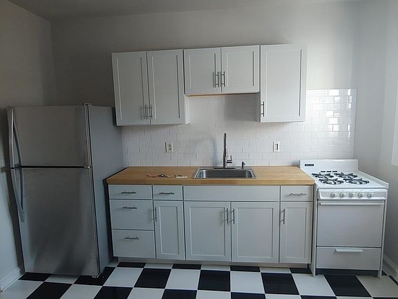 4th image of 724-28 Dickinson St Unit 2