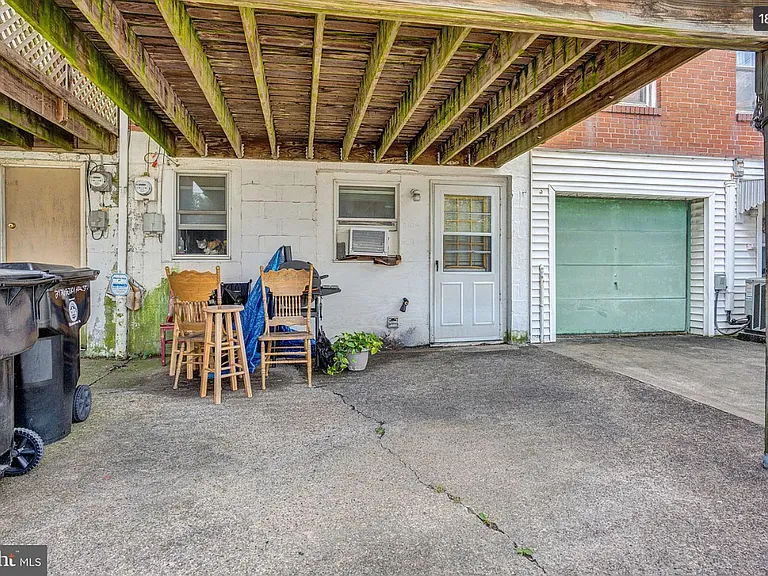 2424 Berryhill St — Photo 2