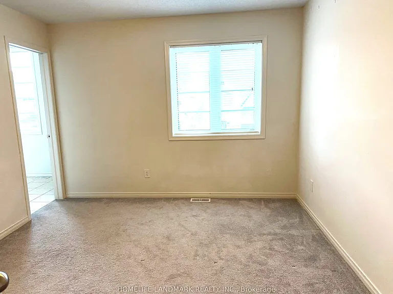 2356 Equestrian Cres — Photo 15