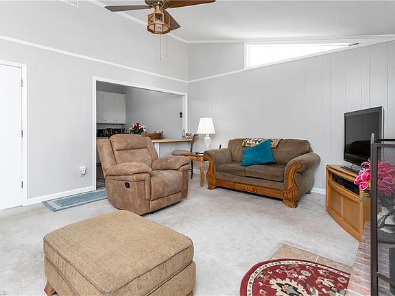 4th image of 2408 Burnette Dr