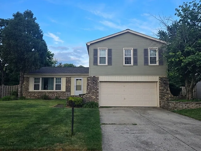 5S735 Park Meadow Dr — Photo 1