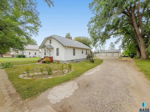 257 W Sanborn St, Parker, SD 57053