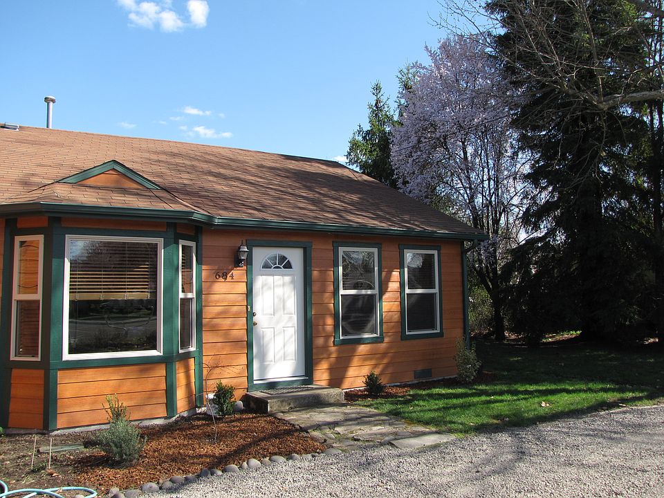 1st image of 684 Ross Ln N