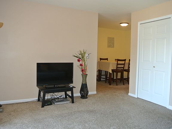 3rd image of 245 Brookwood Dr Unit 14