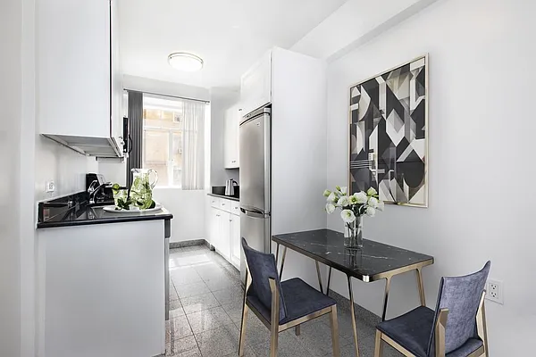 Rented by Central Park South Associates | media 9