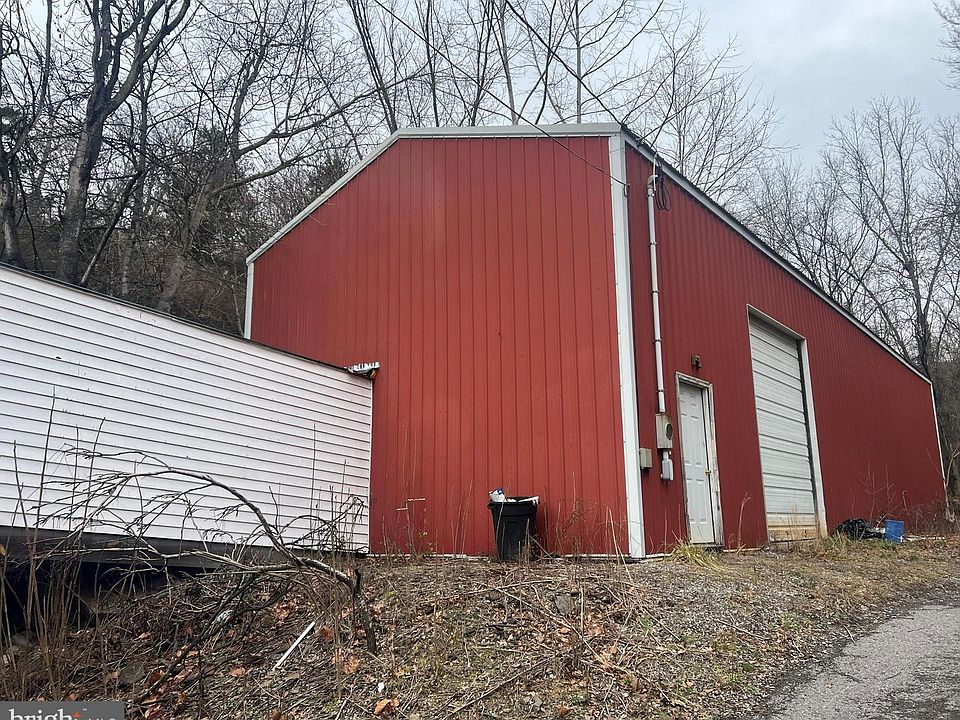 2nd image of 102 E Main St