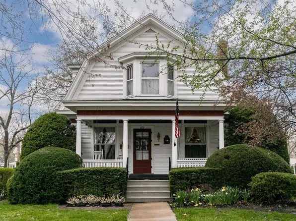 613 3rd Ave NW, Mount Vernon, IA 52314