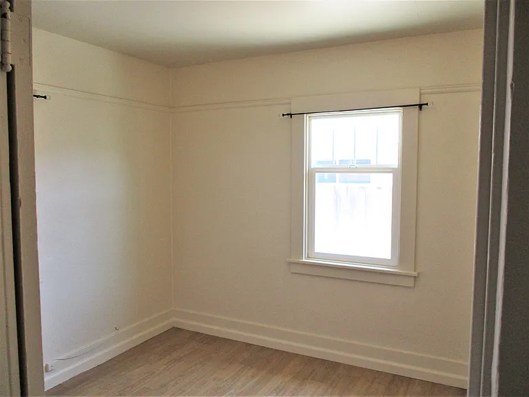 736 Pine St — Photo 10