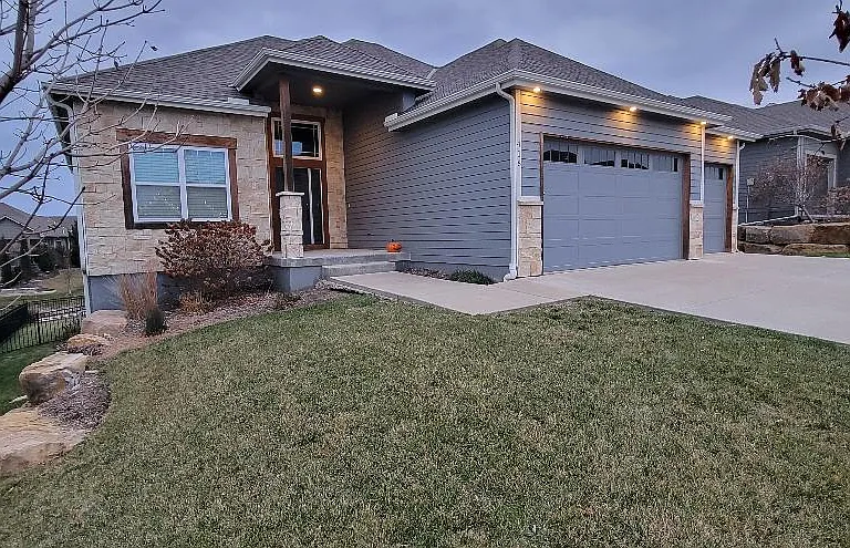 418 Freemont Dr — Photo 1