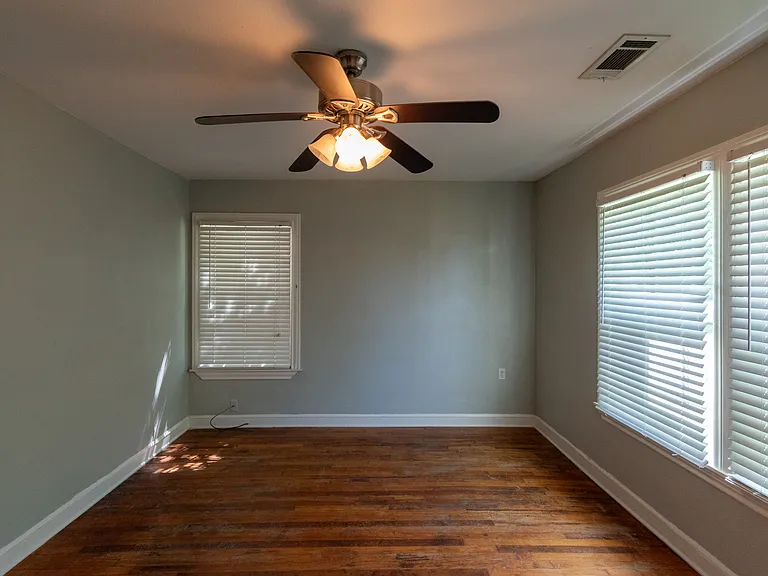 2606 Pine Ave — Photo 20