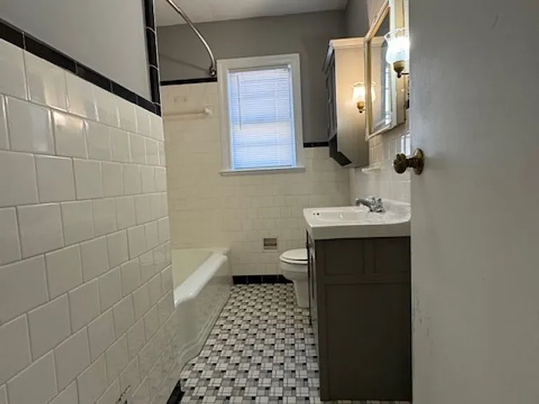 1508 E Holly St — Photo 9