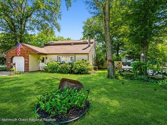 3rd image of 264 Forest Ave