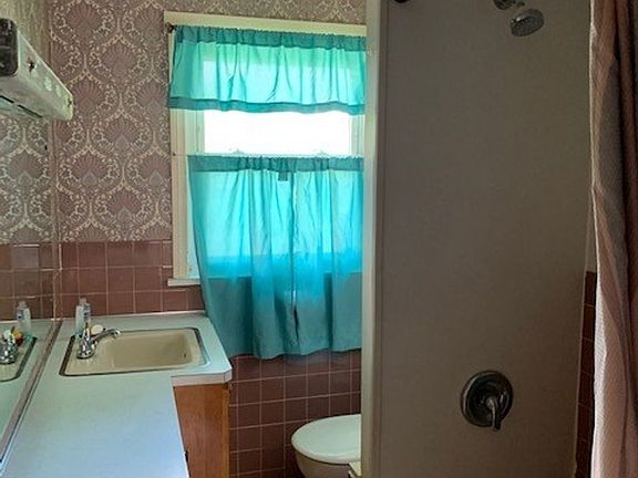 4th image of 2430 Oregon Ave