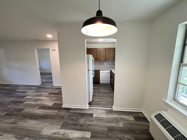 Sunset Rock Apartments — Photo 26