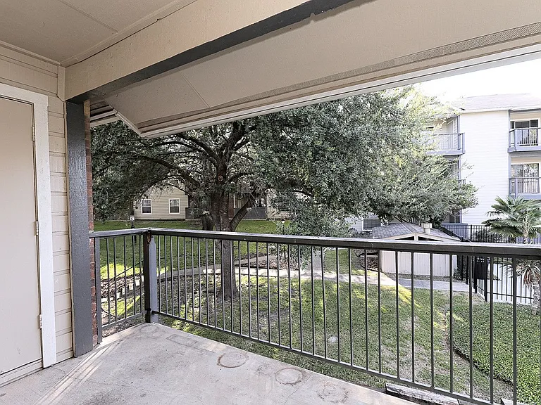 City Crest Apartments — Photo 123