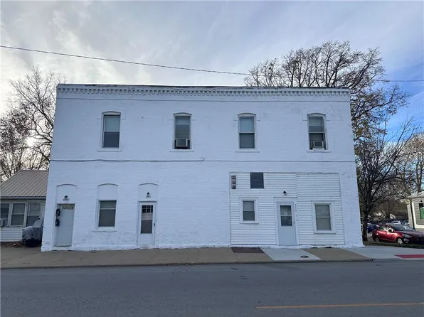 919 N 7th St, Leavenworth, KS 66048