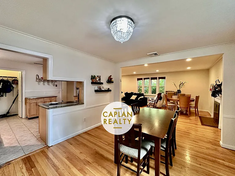88 Curtis Dr — Photo 4
