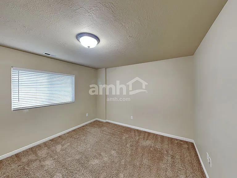 5252 S 4300 W — Photo 7