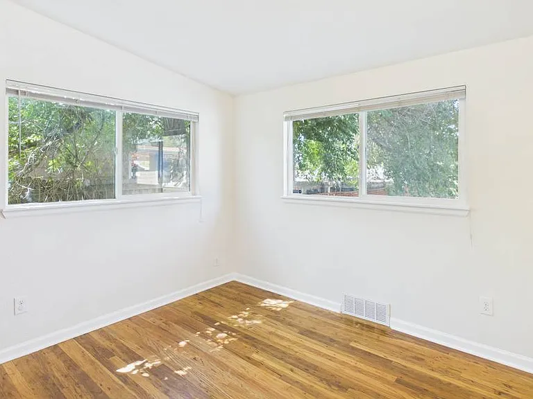 2261 W 56th Pl — Photo 19