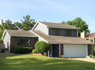 9909 Tanglewood Dr, Urbandale, IA 50322