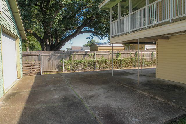Drive that extends to garage