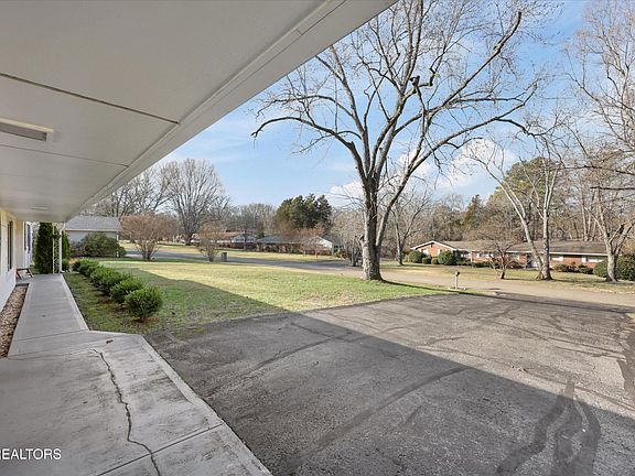3rd image of 7112 Stockton Dr