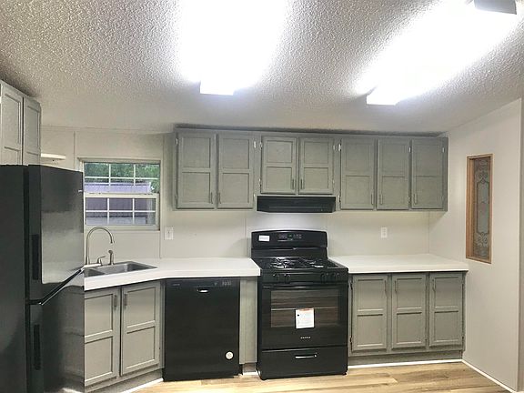3rd image of 66 Honey Bear Ln