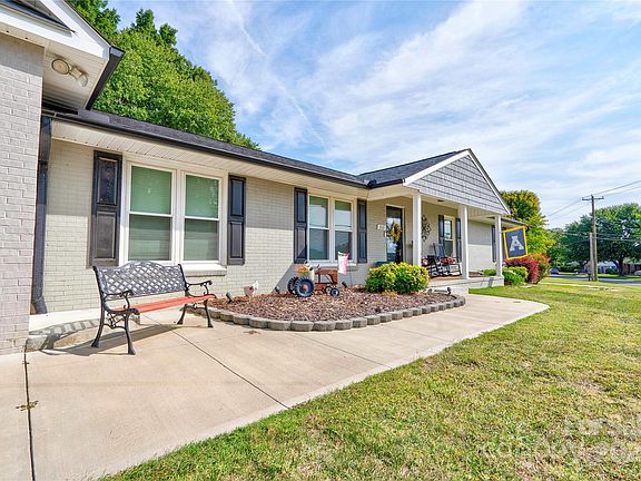 5th image of 1010 Sherwood Ln