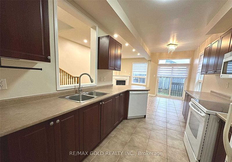 Oakville Townhouse for rent - 3 Bedrooms — photo 13