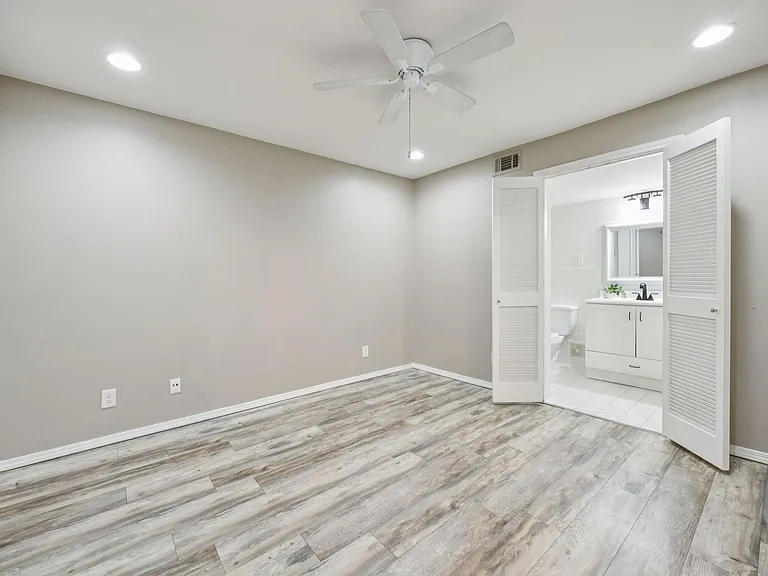 4044 Buena Vista St #117 — Photo 11
