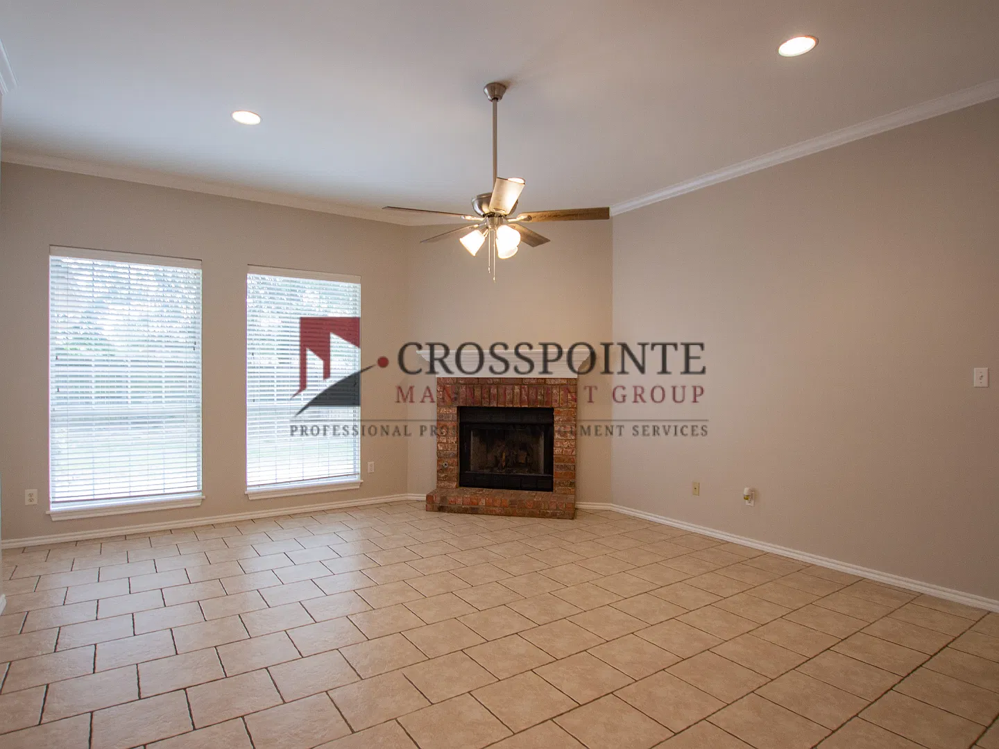Stunning 4 Bedroom 3 Bath Home in Southeast Tyler! — Photo 2
