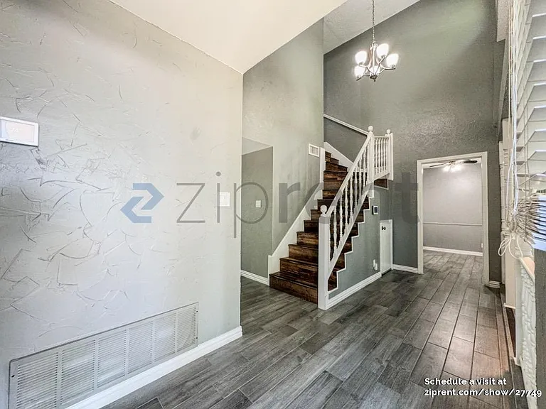 127 Hardwicke Ln — Photo 12