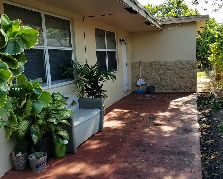 1st image of 1124 NW 5th Ave