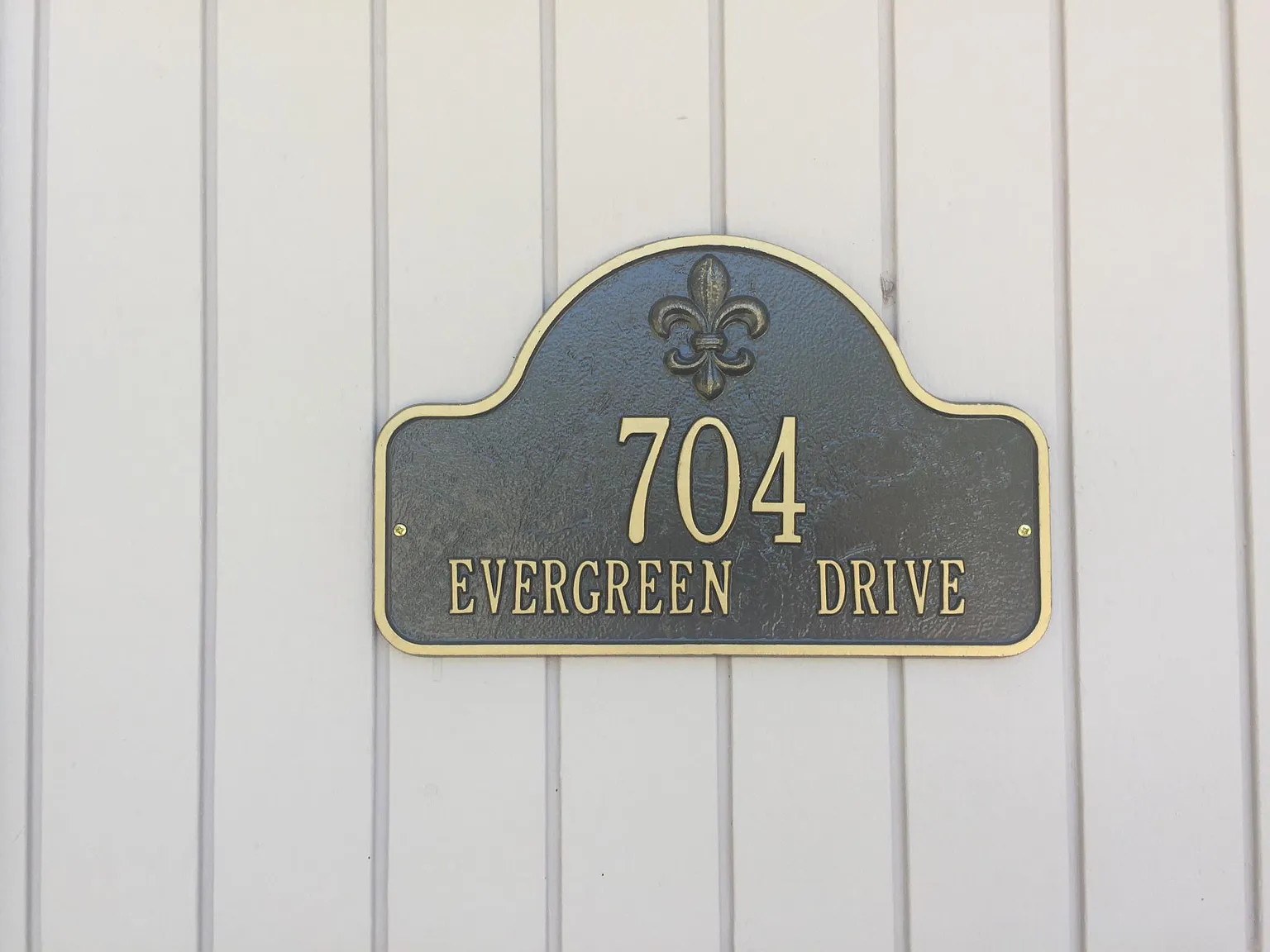 704 Evergreen Dr — Photo 2