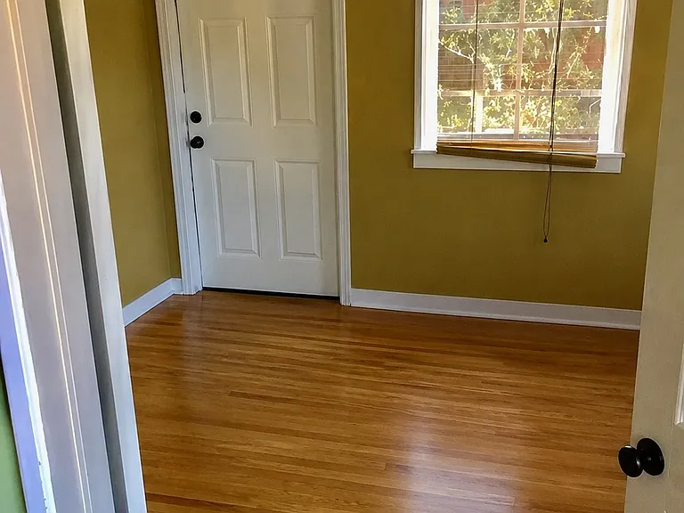1406 Holly St — Photo 8