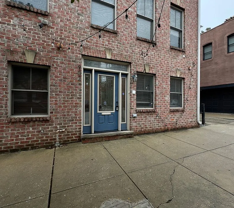 902 S Linwood Ave