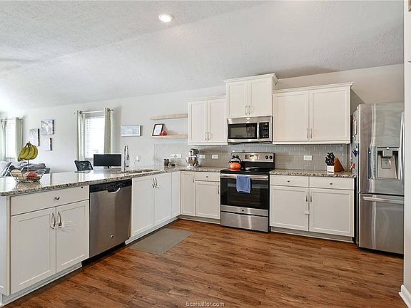 5th image of 2121 Dumfries Dr
